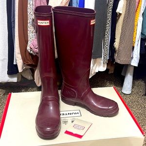 Hunter Burgundy Gloss Rainboots. Authentic.